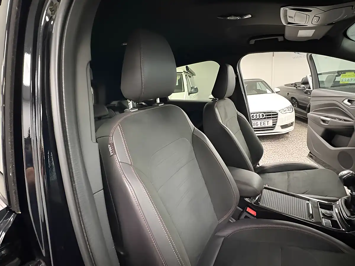 Used 2017 Ford Kuga ST-Line Black - Interior and Exterior details 16