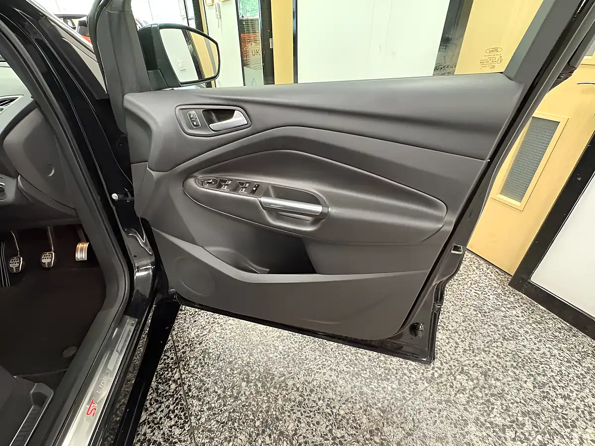 Used 2017 Ford Kuga ST-Line Black - Interior and Exterior details 17