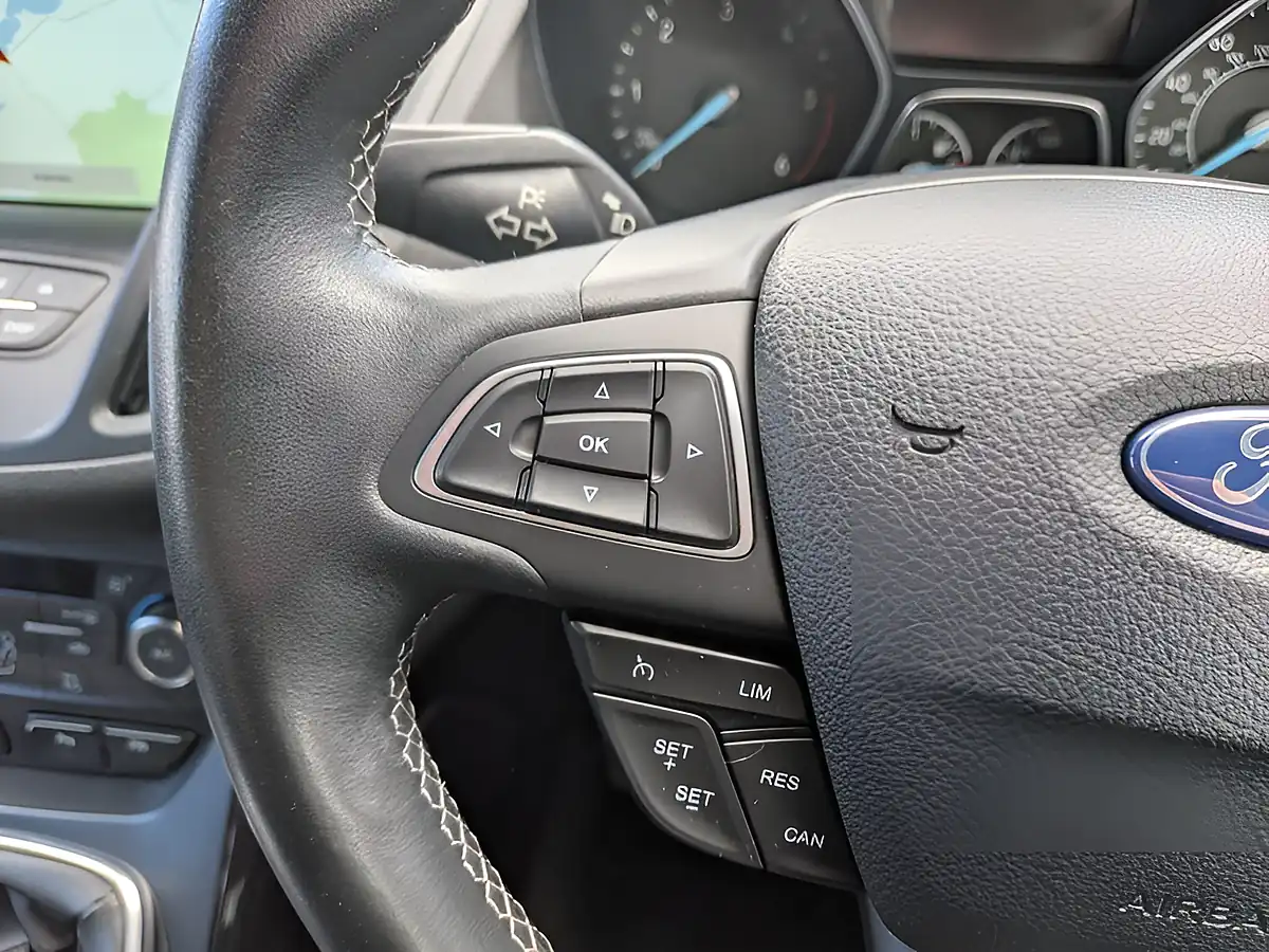 Used 2017 Ford Kuga ST-Line Blue - Interior and Exterior details 13