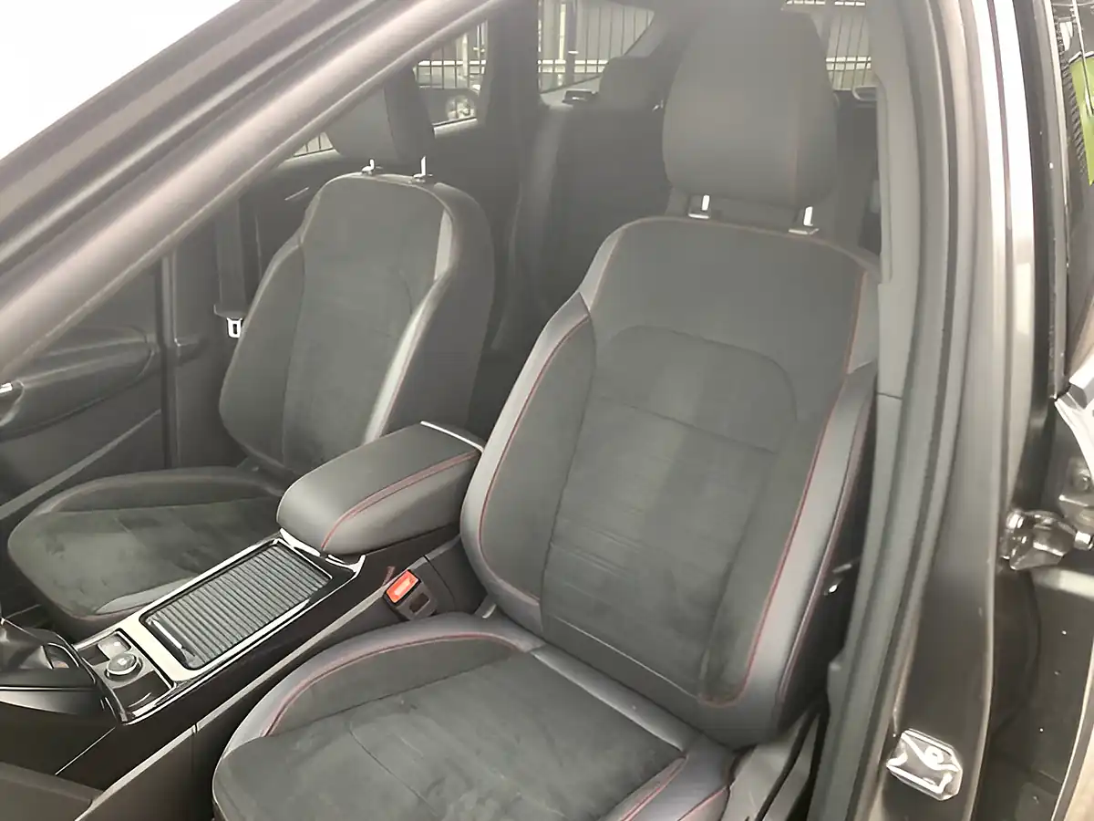 Used 2017 Ford Kuga ST-Line Grey - Interior and Exterior details 6