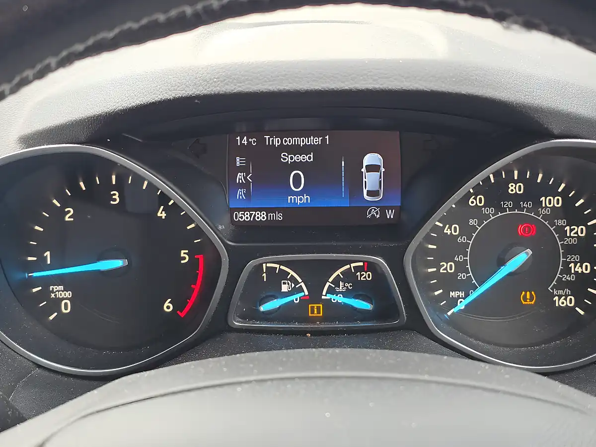 Used 2017 Ford Kuga ST-Line Grey - Interior and Exterior details 9