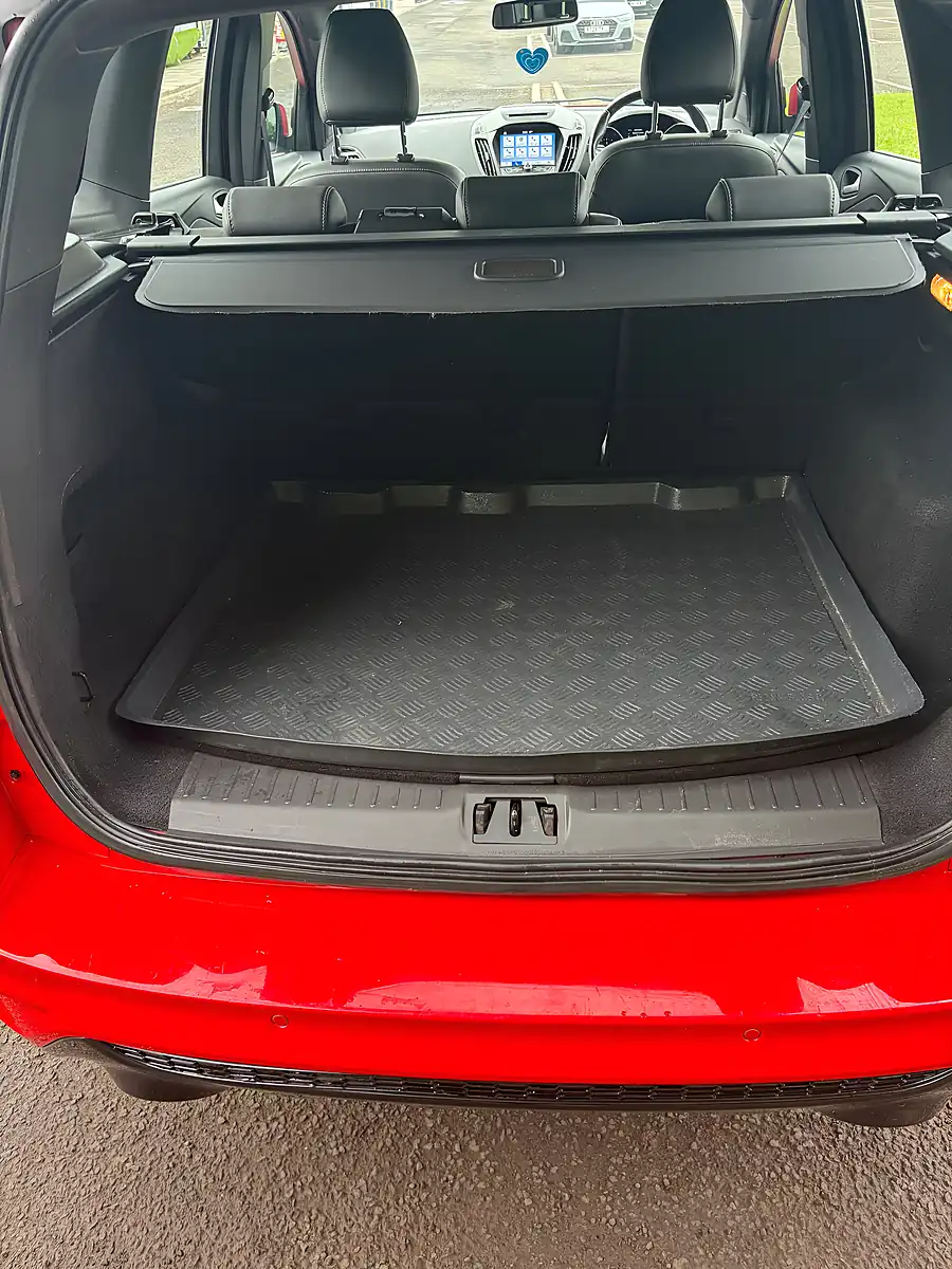 Used 2017 Ford Kuga ST-Line Red - Interior and Exterior details 8
