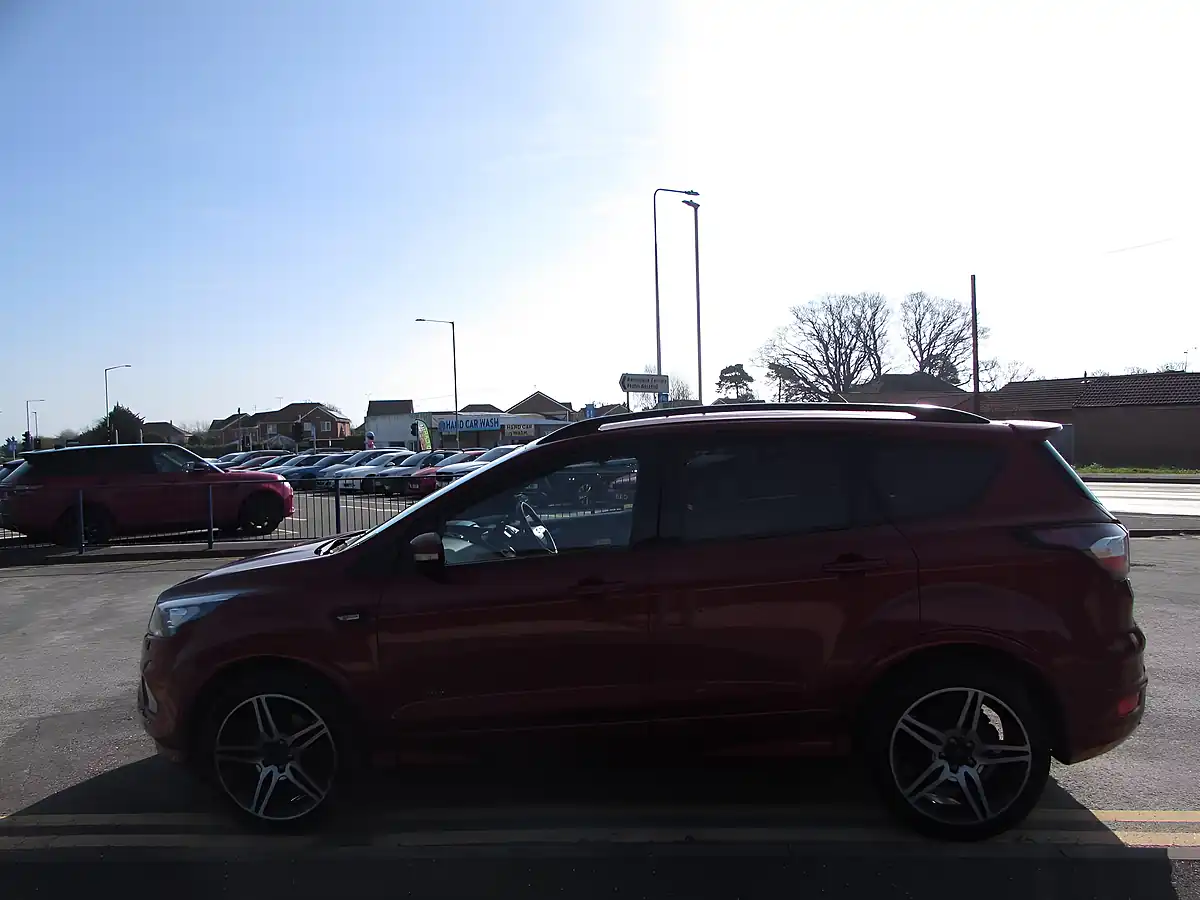 Used 2017 Ford Kuga ST-Line Red - Interior and Exterior details 4