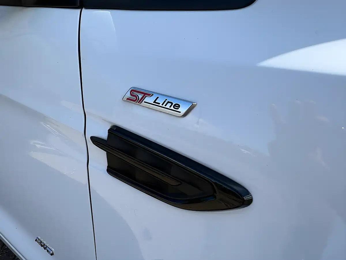 Used 2017 Ford Kuga ST-Line White - Interior and Exterior details 5