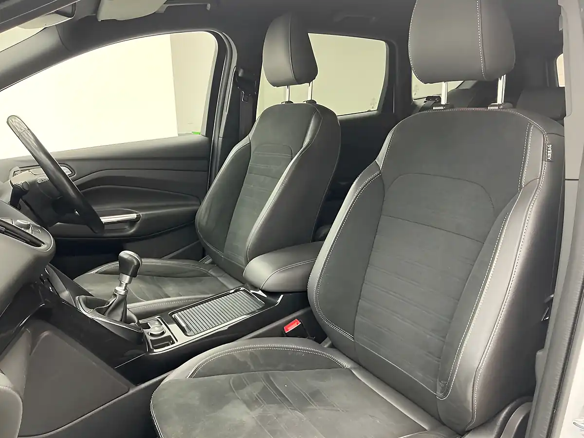 Used 2017 Ford Kuga ST-Line White - Interior and Exterior details 17