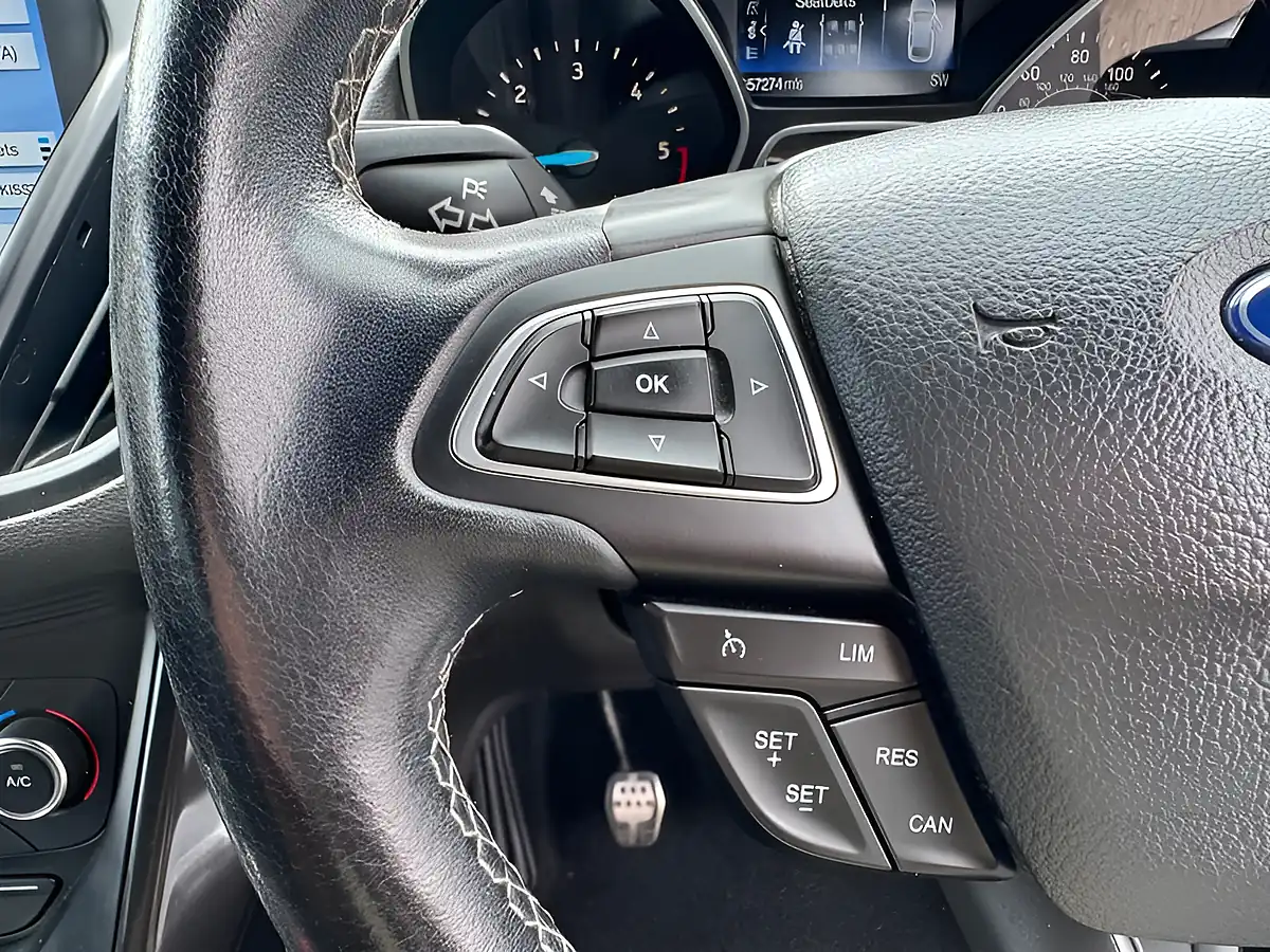 Used 2017 Ford Kuga ST-Line White - Interior and Exterior details 17