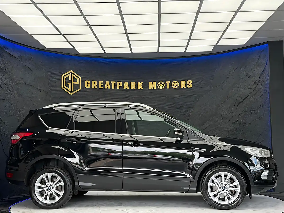 Used 2017 Ford Kuga Titanium Black - Interior and Exterior details 4