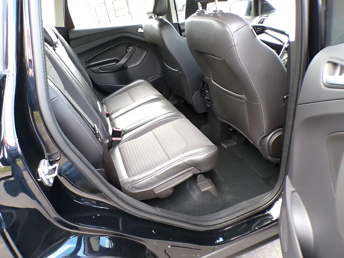 Used 2017 Ford Kuga Titanium Black - Interior and Exterior details 4