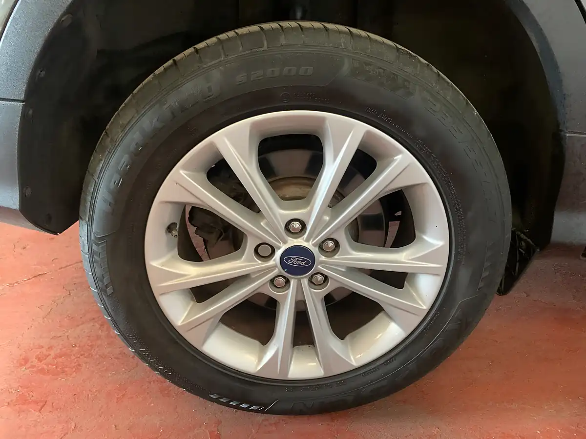 Used 2017 Ford Kuga Titanium Grey - Interior and Exterior details 7