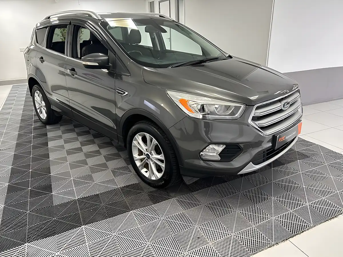 Used 2017 Ford Kuga Titanium Grey - Interior and Exterior details 3