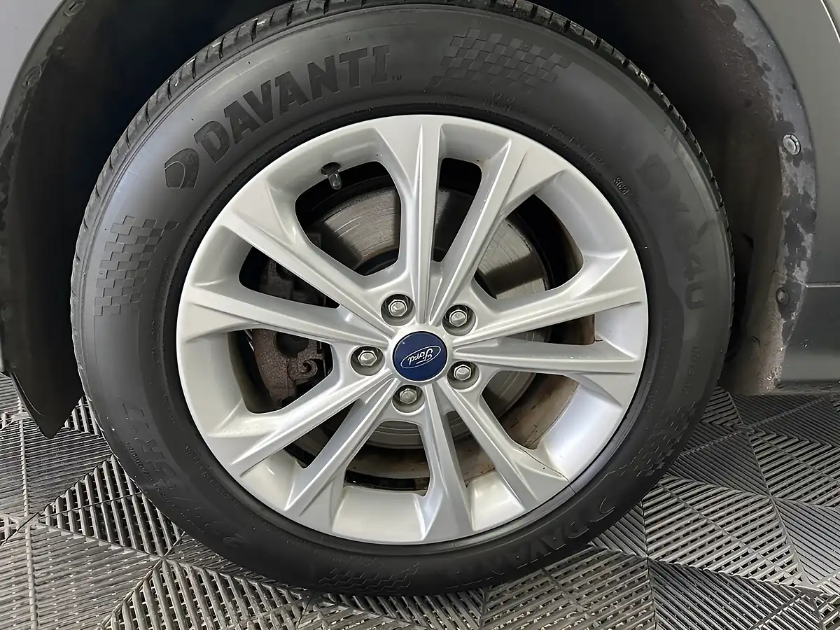 Used 2017 Ford Kuga Titanium Grey - Interior and Exterior details 9