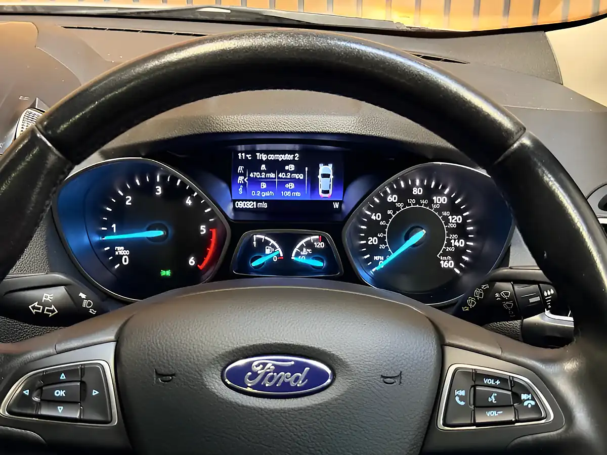 Used 2017 Ford Kuga Titanium Pearl White - Interior and Exterior details 11
