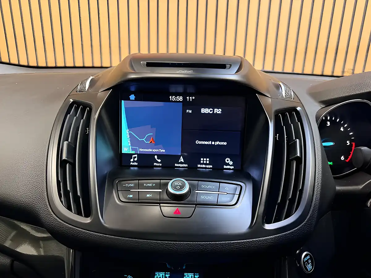 Used 2017 Ford Kuga Titanium Pearl White - Interior and Exterior details 14