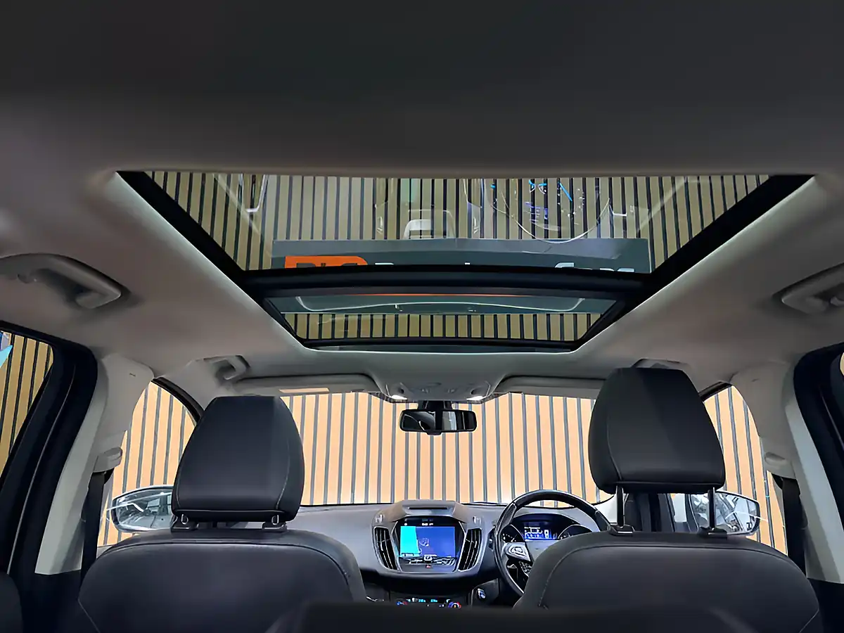 Used 2017 Ford Kuga Titanium Pearl White - Interior and Exterior details 17