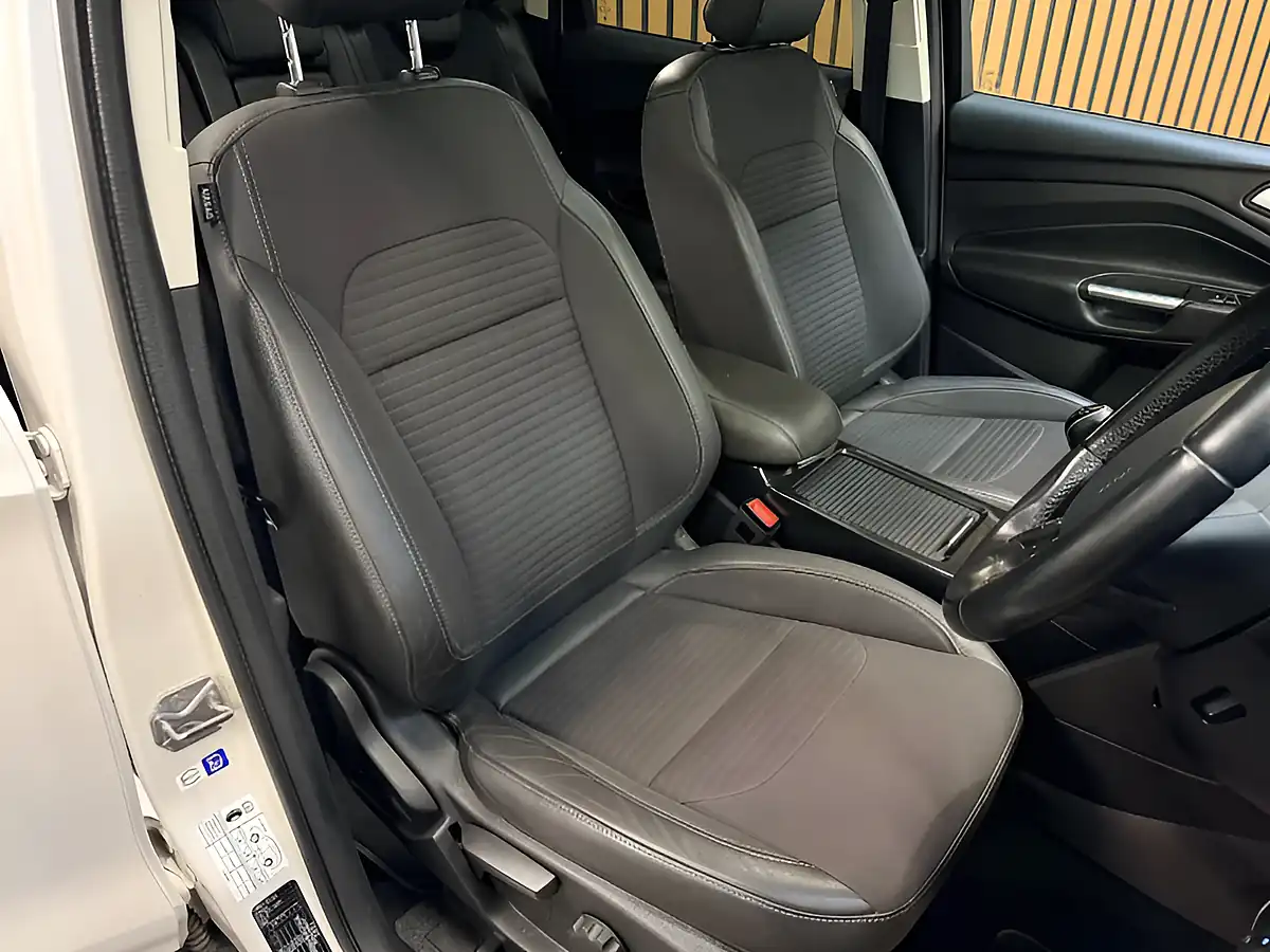 Used 2017 Ford Kuga Titanium Pearl White - Interior and Exterior details 19