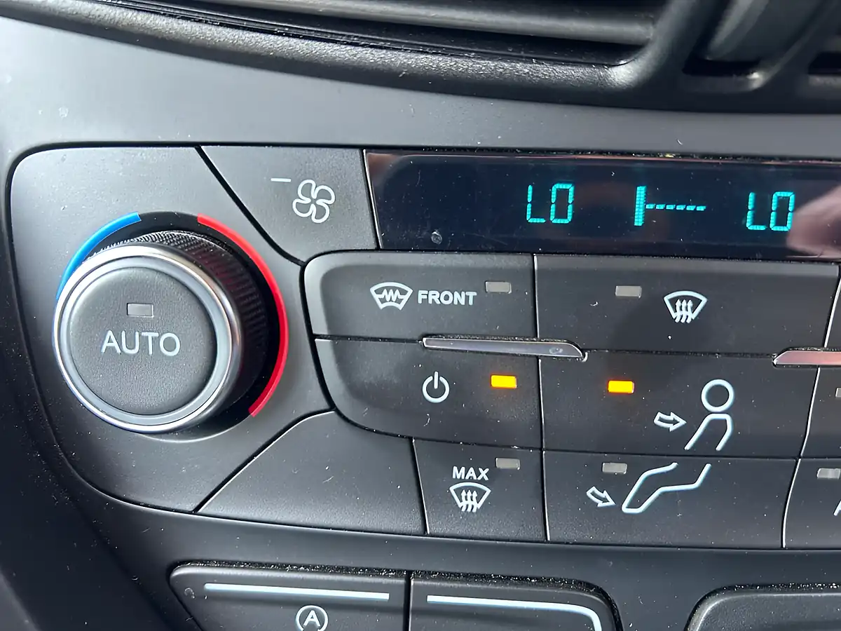 Used 2017 Ford Kuga Titanium Red - Interior and Exterior details 17