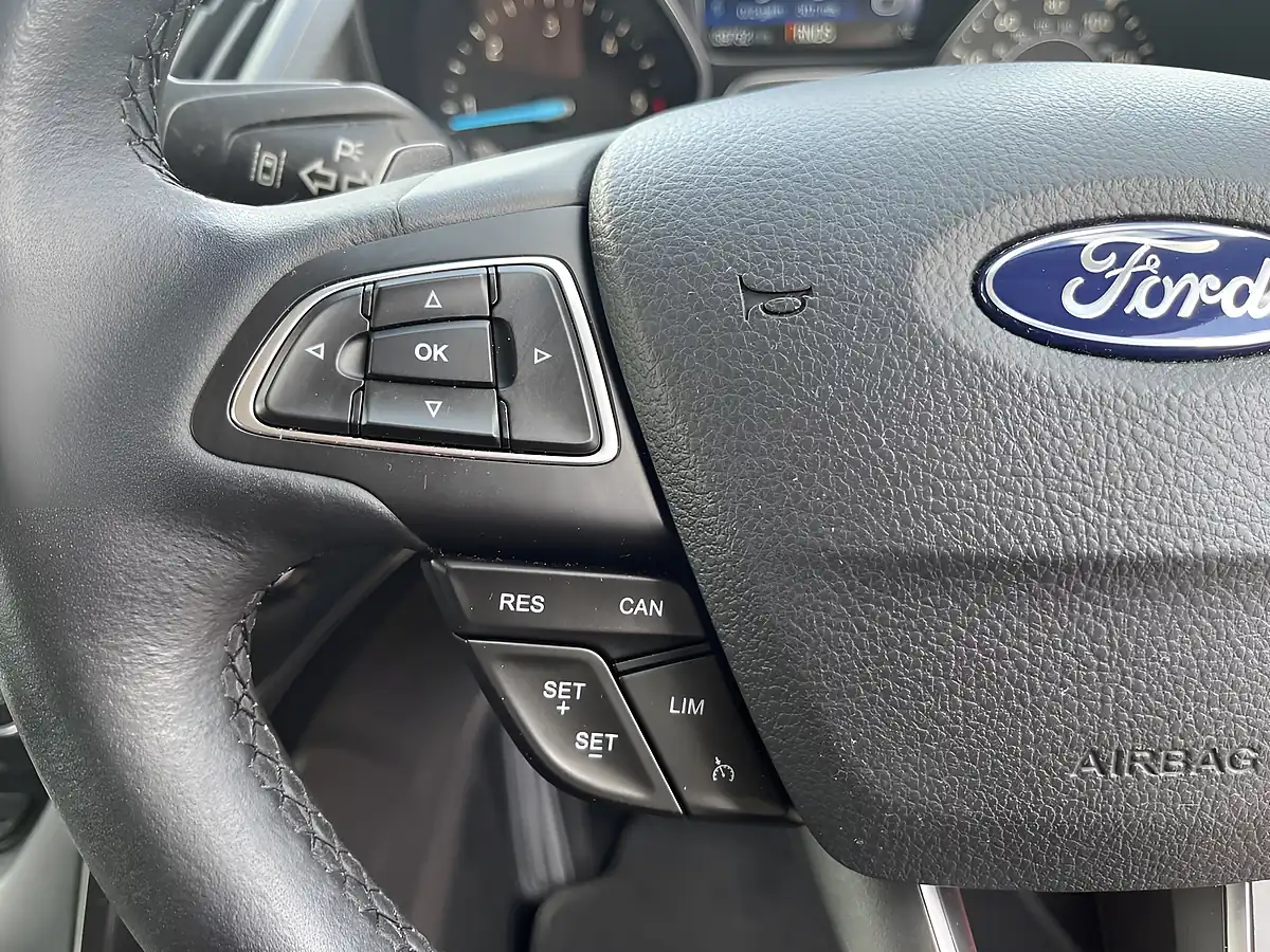 Used 2017 Ford Kuga Titanium Ruby Red - Interior and Exterior details 16