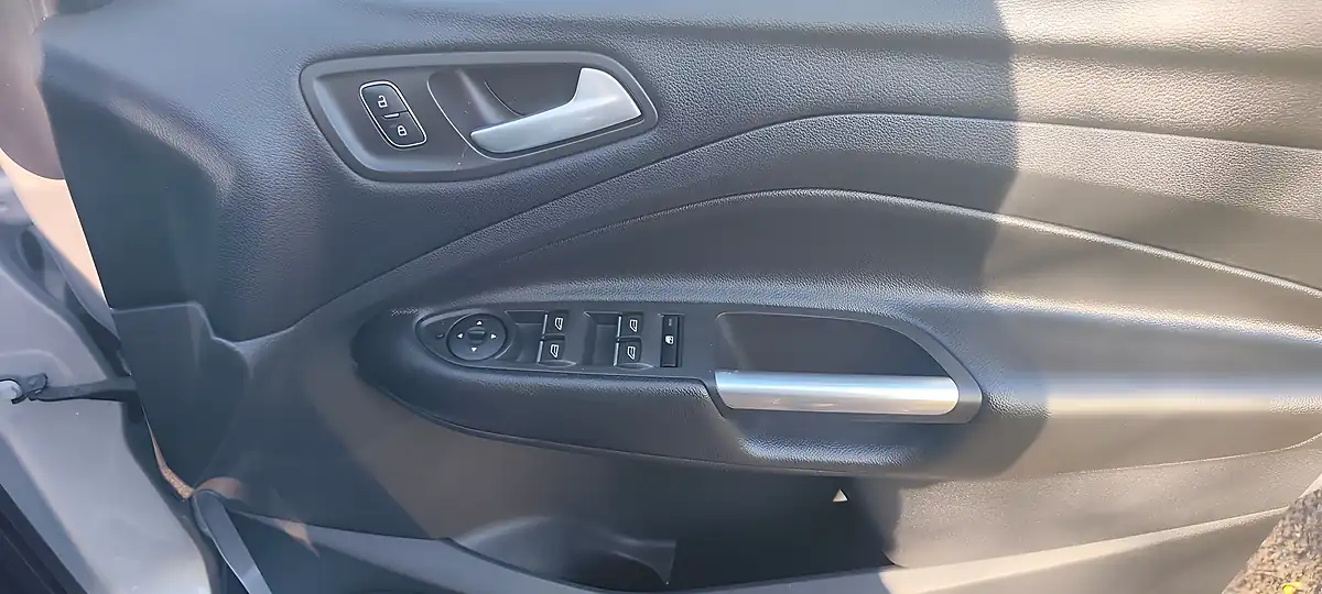 Used 2017 Ford Kuga Titanium Silver - Interior and Exterior details 10