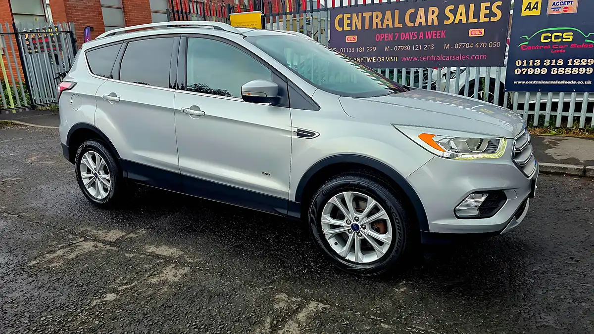Used 2017 Ford Kuga Titanium Silver - Front View