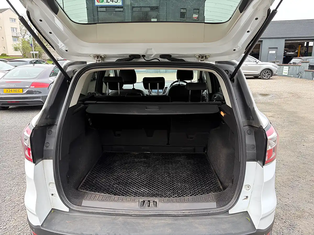 Used 2017 Ford Kuga Titanium White - Interior and Exterior details 6