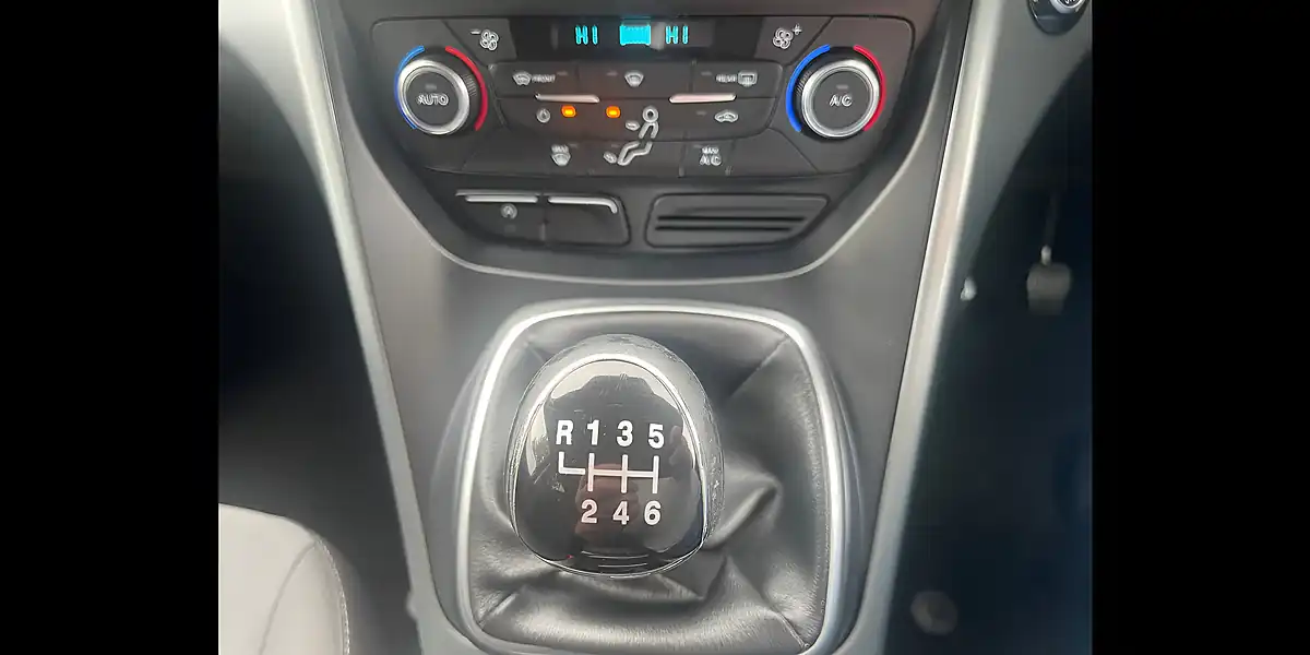 Used 2017 Ford Kuga Zetec Blue - Interior and Exterior details 17