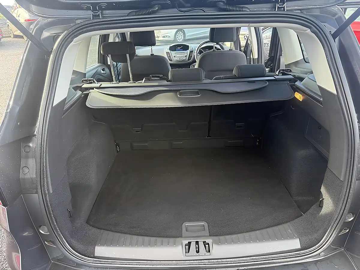 Used 2017 Ford Kuga Zetec Grey - Interior and Exterior details 8