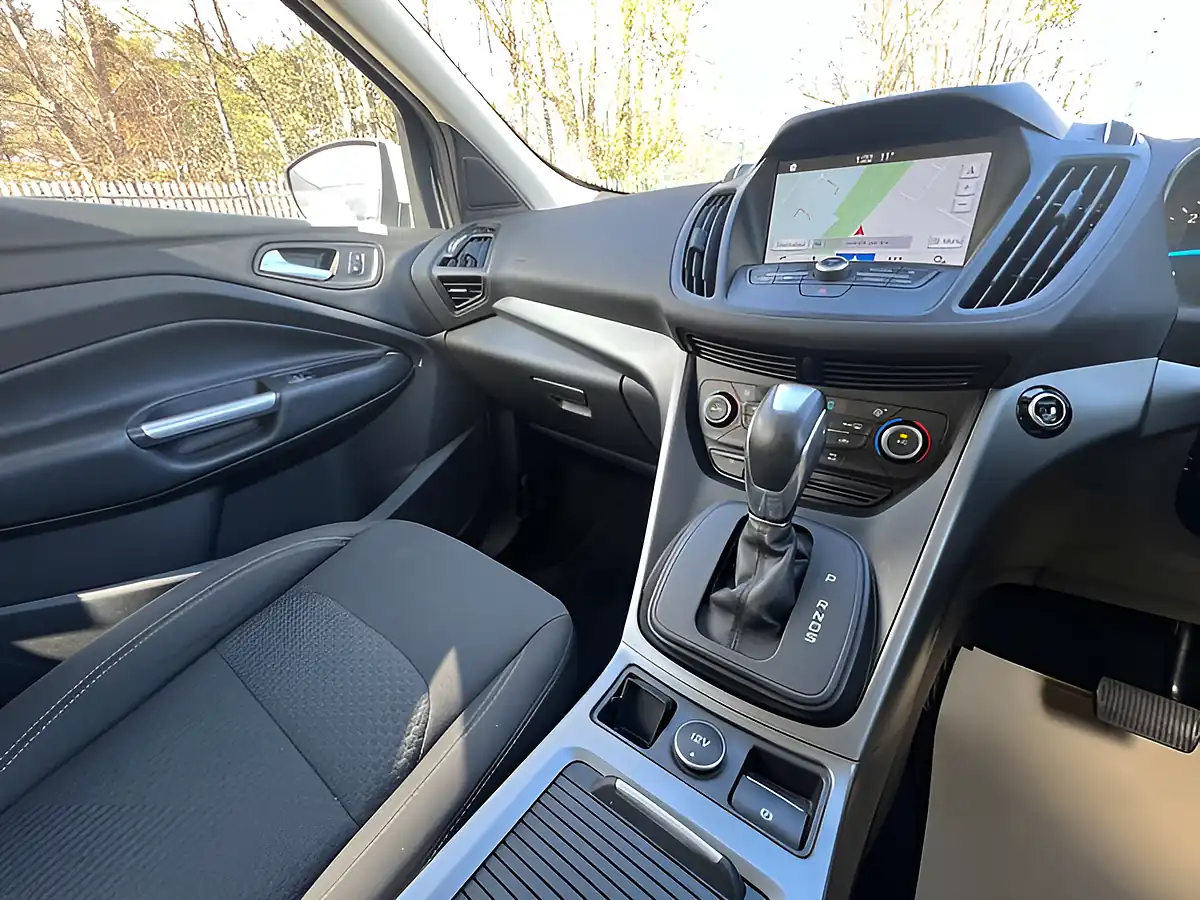 Used 2017 Ford Kuga Zetec Platinum White - Interior and Exterior details 19