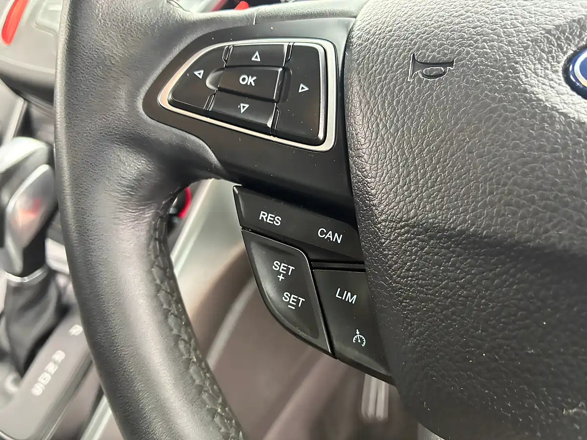 Used 2017 Ford Kuga Zetec Red - Interior and Exterior details 17
