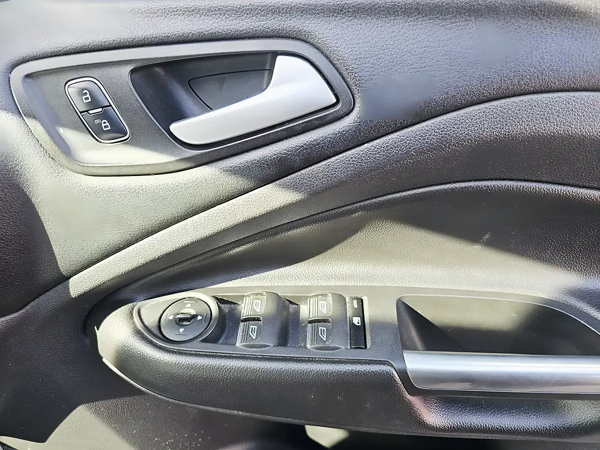 Used 2017 Ford Kuga Zetec Silver - Interior and Exterior details 15