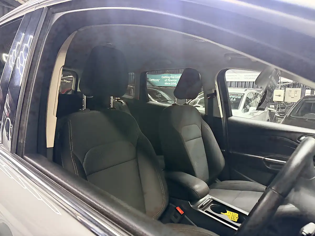 Used 2017 Ford Kuga Zetec Silver - Interior and Exterior details 17