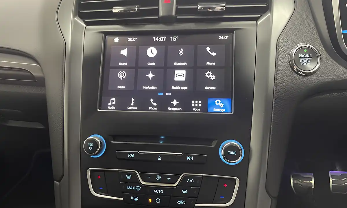 Used 2017 Ford Mondeo ST-Line Frozen White - Interior and Exterior details 11