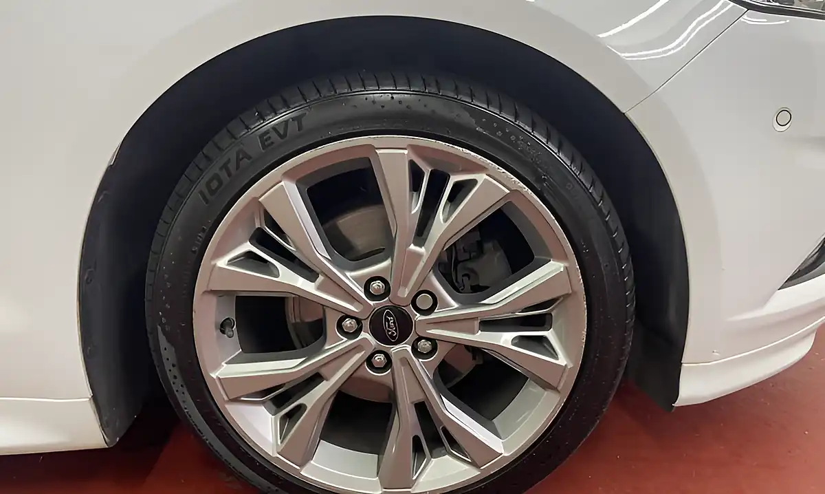 Used 2017 Ford Mondeo ST-Line Frozen White - Interior and Exterior details 8