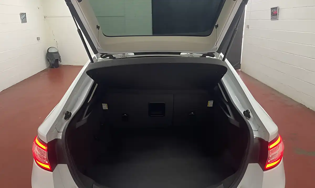 Used 2017 Ford Mondeo ST-Line Frozen White - Interior and Exterior details 9