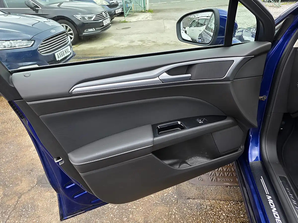 Used 2017 Ford Mondeo Titanium Blue - Interior and Exterior details 14