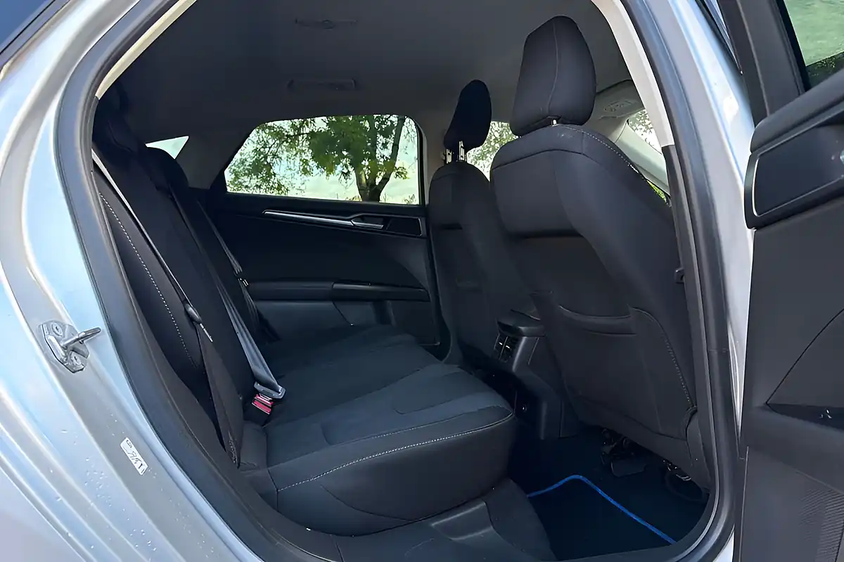 Used 2017 Ford Mondeo Titanium Silver - Interior and Exterior details 11