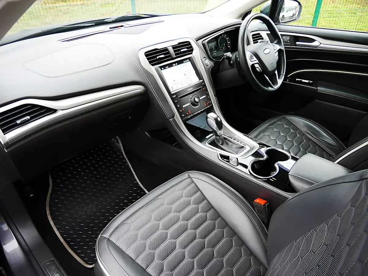Used 2017 Ford Mondeo Vignale Magnetic Silver - Interior and Exterior details 12