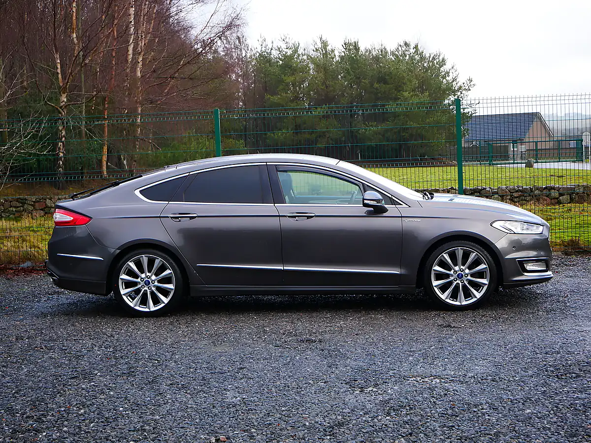 Used 2017 Ford Mondeo Vignale Magnetic Silver - Interior and Exterior details 5