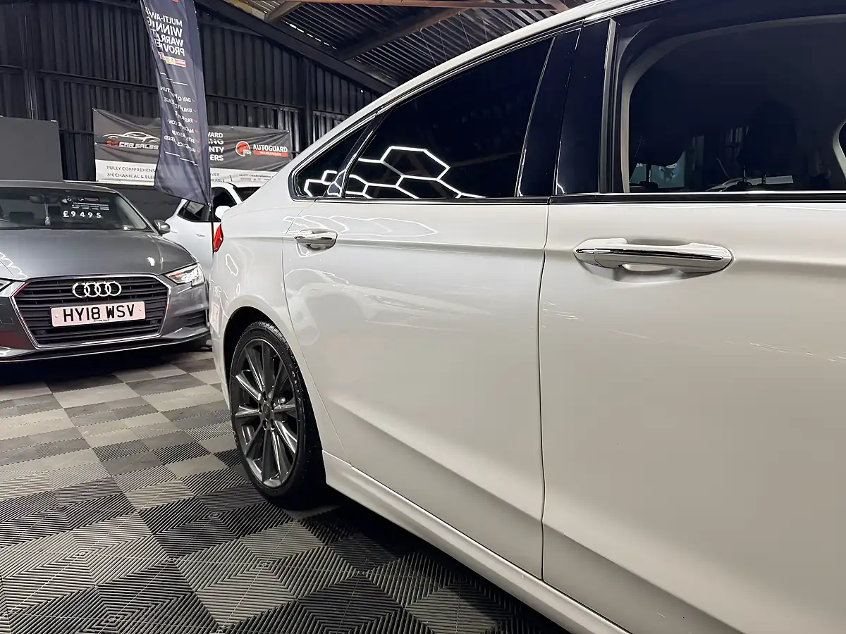 Used 2017 Ford Mondeo Vignale White - Interior and Exterior details 11