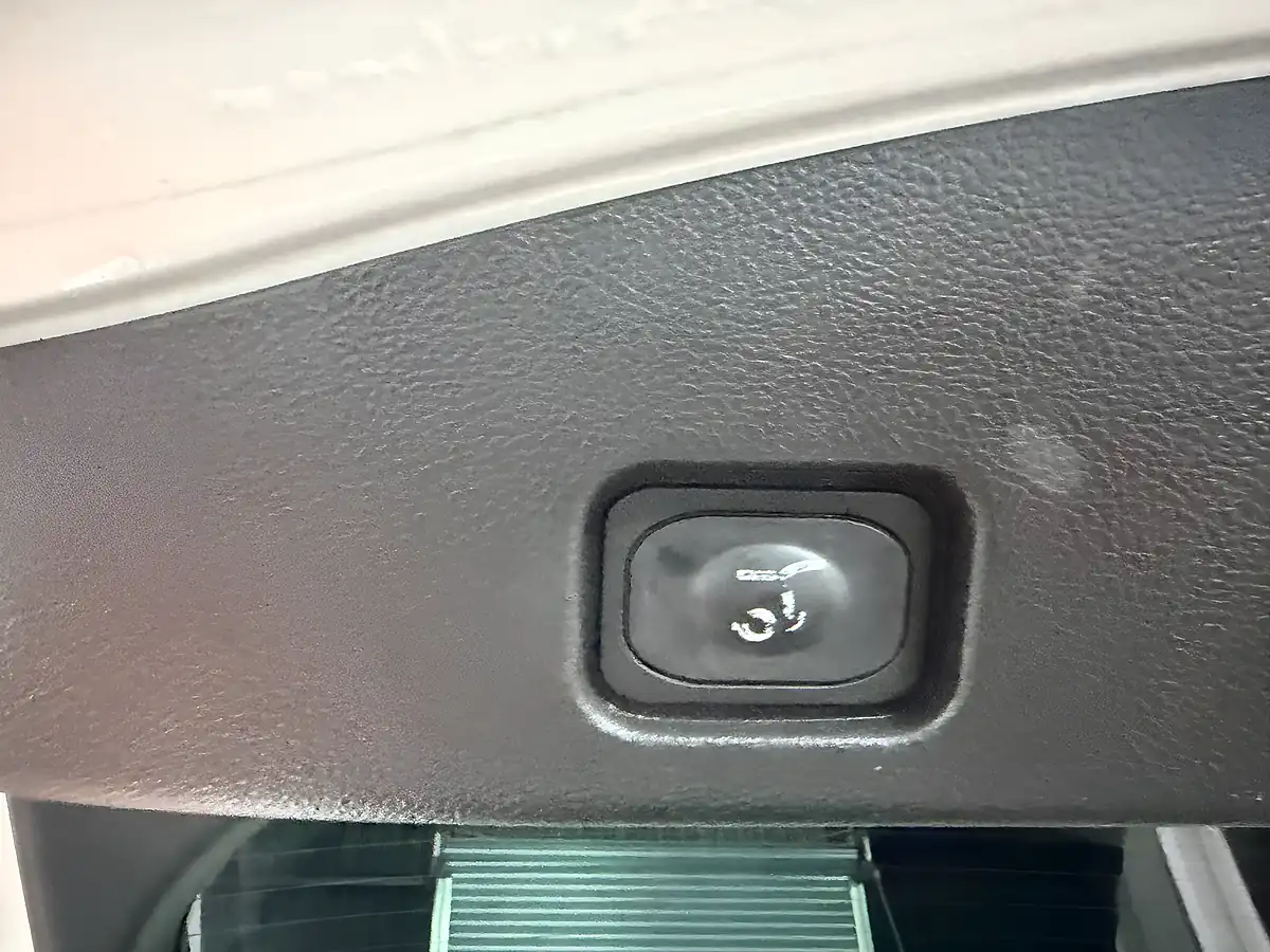 Used 2017 Ford Mondeo Vignale White - Interior and Exterior details 13