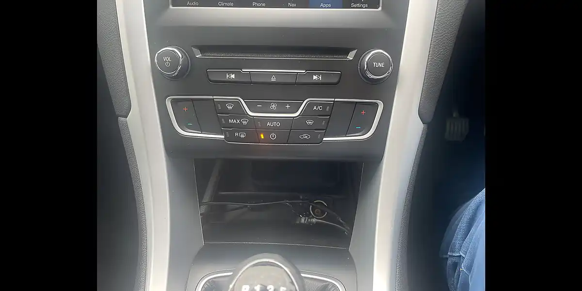 Used 2017 Ford Mondeo Zetec Black - Interior and Exterior details 17