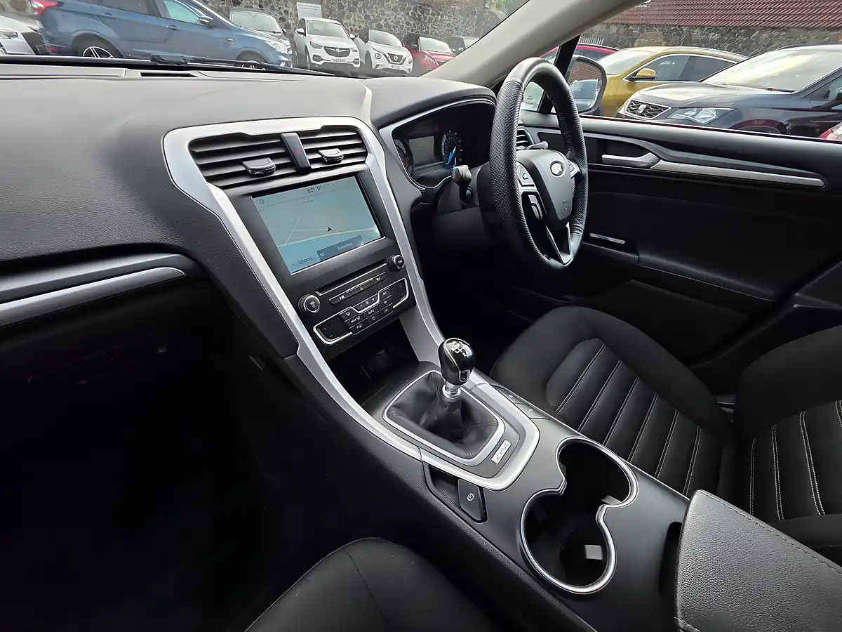 Used 2017 Ford Mondeo Zetec Silver - Interior and Exterior details 11