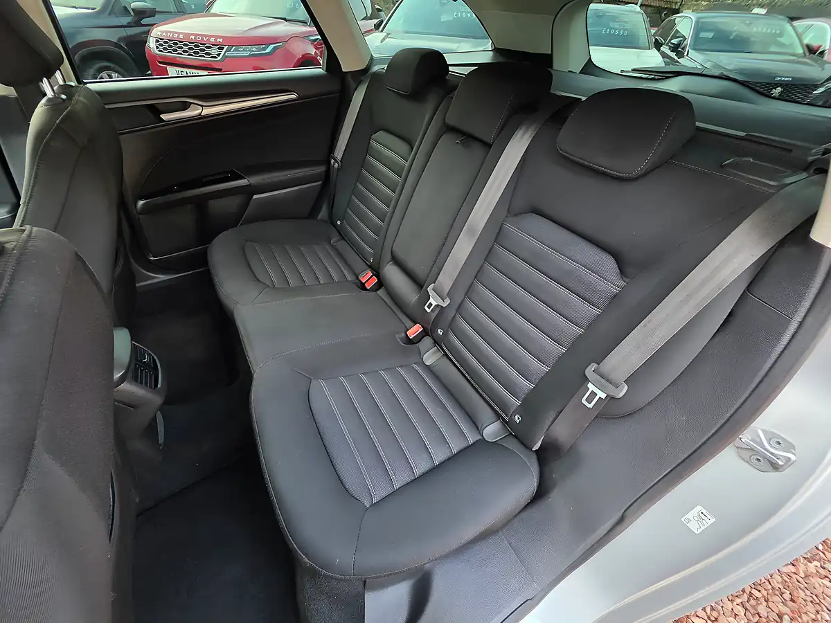 Used 2017 Ford Mondeo Zetec Silver - Interior and Exterior details 12