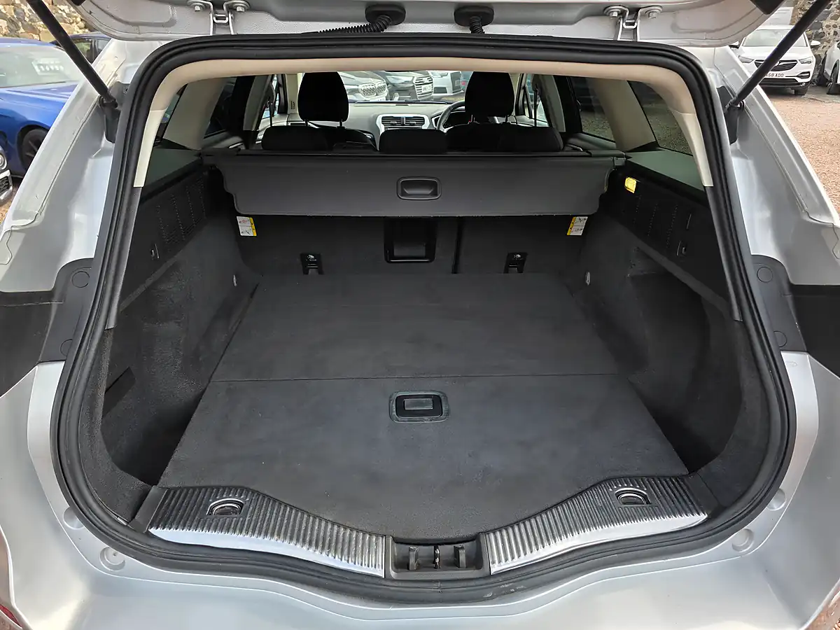 Used 2017 Ford Mondeo Zetec Silver - Interior and Exterior details 13