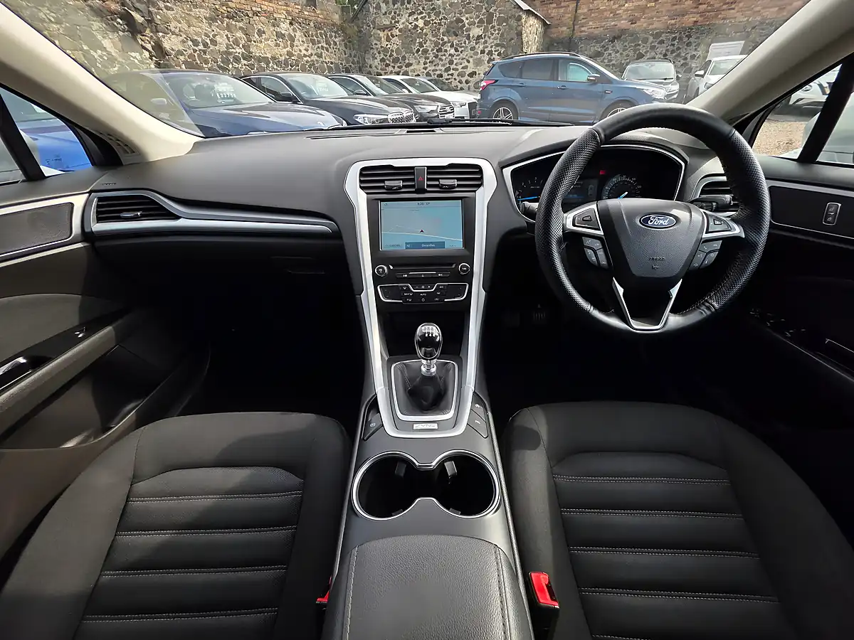 Used 2017 Ford Mondeo Zetec Silver - Interior and Exterior details 7
