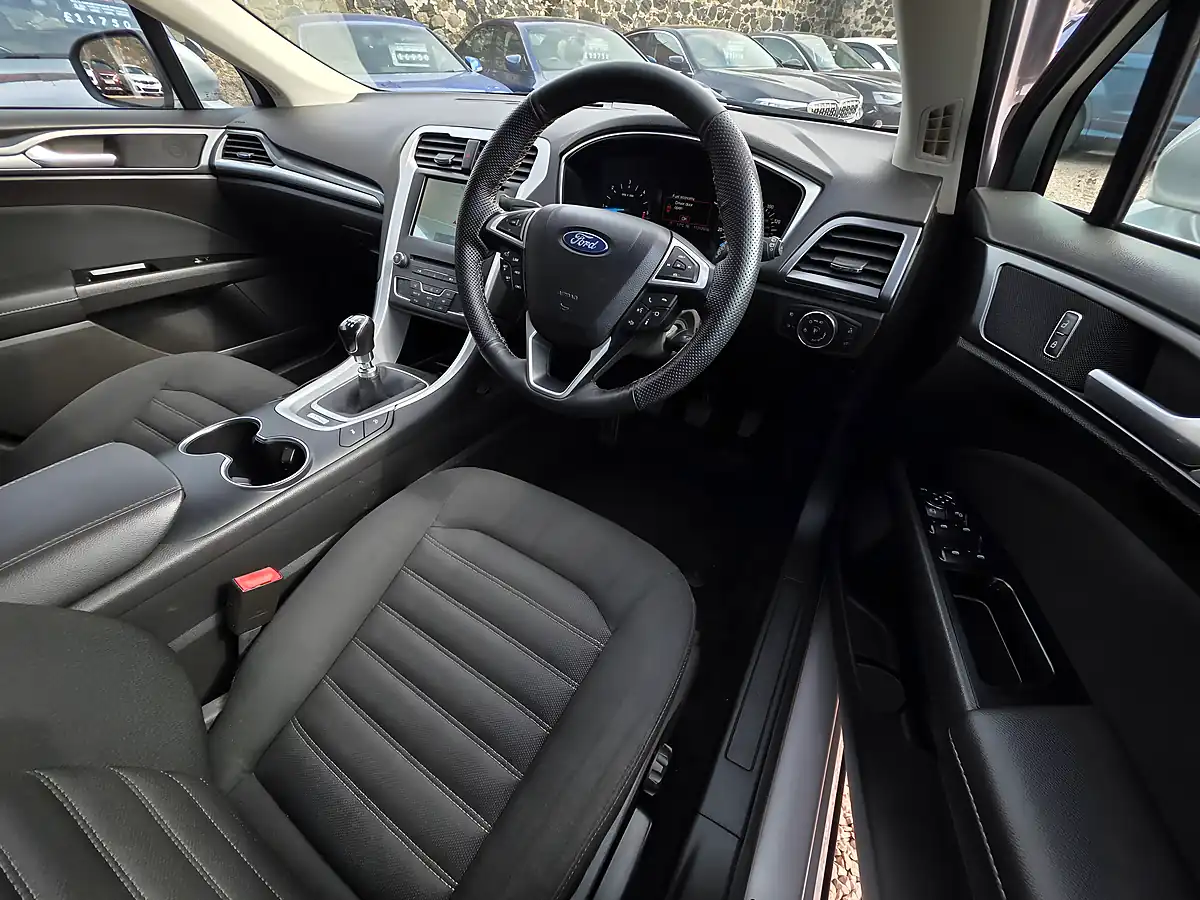 Used 2017 Ford Mondeo Zetec Silver - Interior and Exterior details 8