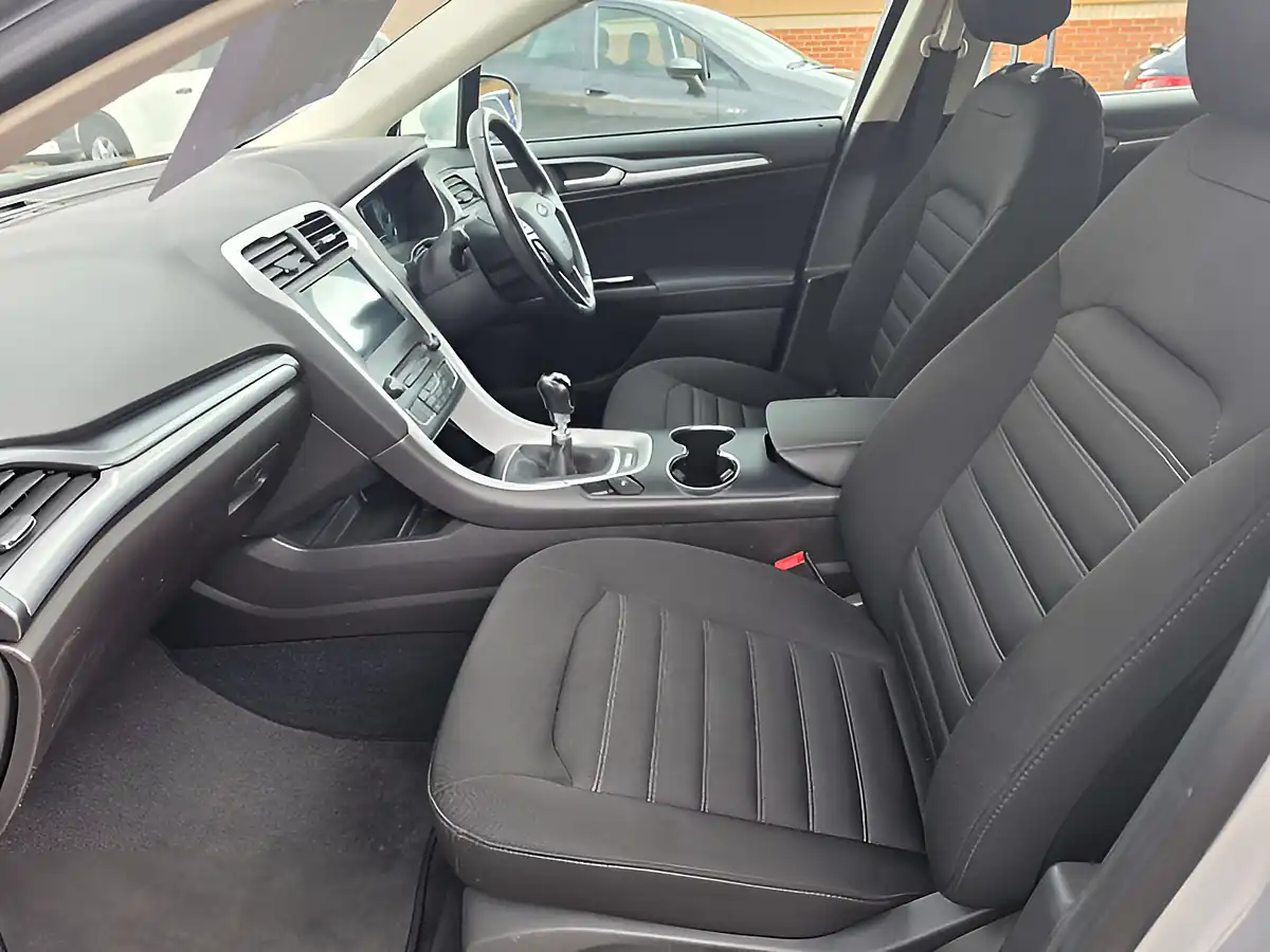 Used 2017 Ford Mondeo Zetec Silver - Interior and Exterior details 11
