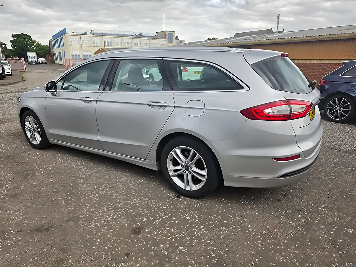 Used 2017 Ford Mondeo Zetec Silver - Interior and Exterior details 14
