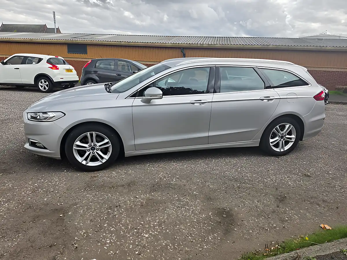 Used 2017 Ford Mondeo Zetec Silver - Interior and Exterior details 5