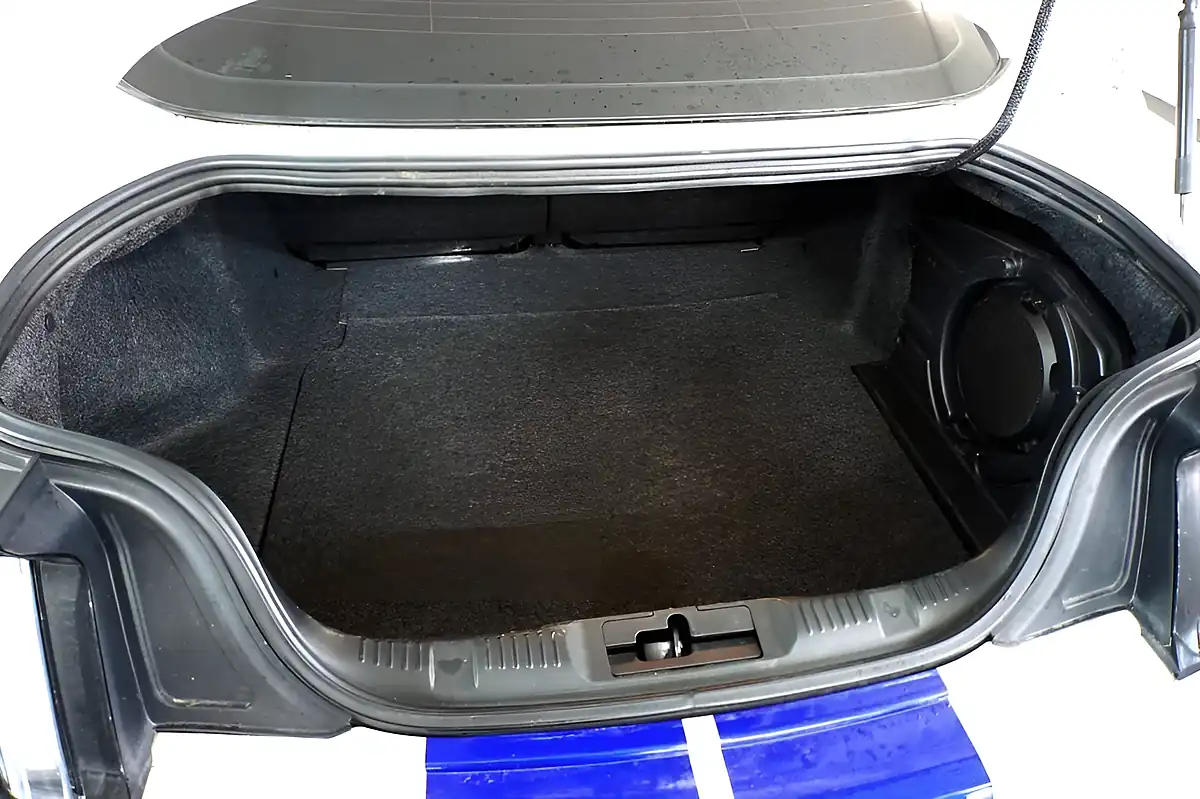 Used 2017 Ford Mustang GT Fastback White - Interior and Exterior details 8
