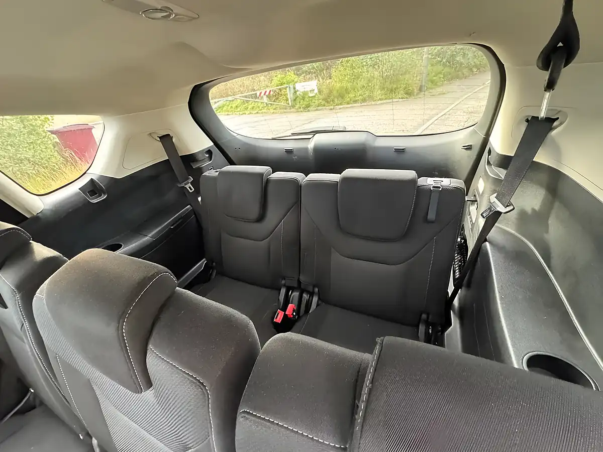 Used 2017 Ford S-Max Titanium Red - Interior and Exterior details 11